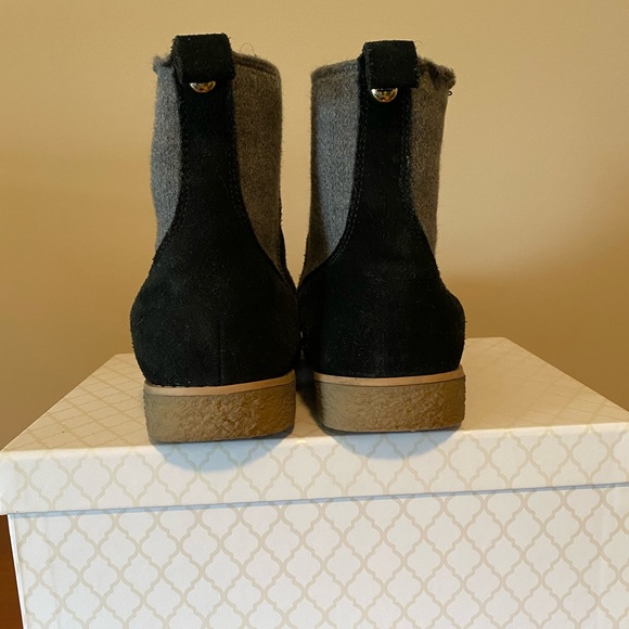 💥HP💥 Tommy Hilfiger Slip-On Suede Boots - Picture 3 of 7